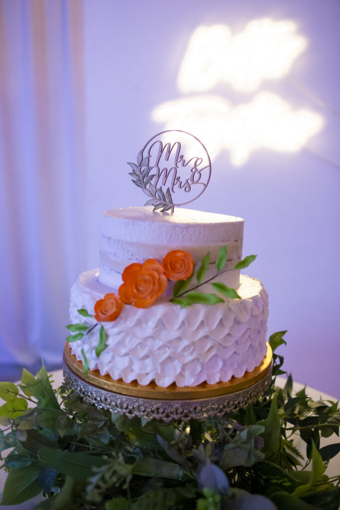 Close up photo of the wedding cake at the Twelve Oak Estate in Lexington SC
